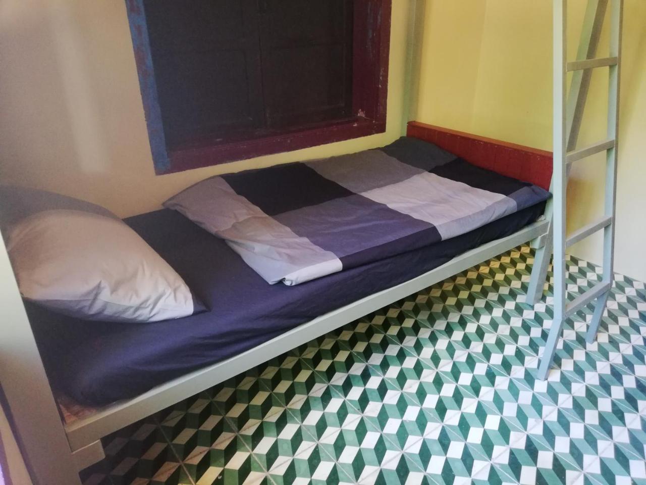 Bike&Bed Vandrarhem Thakhek Exteriör bild