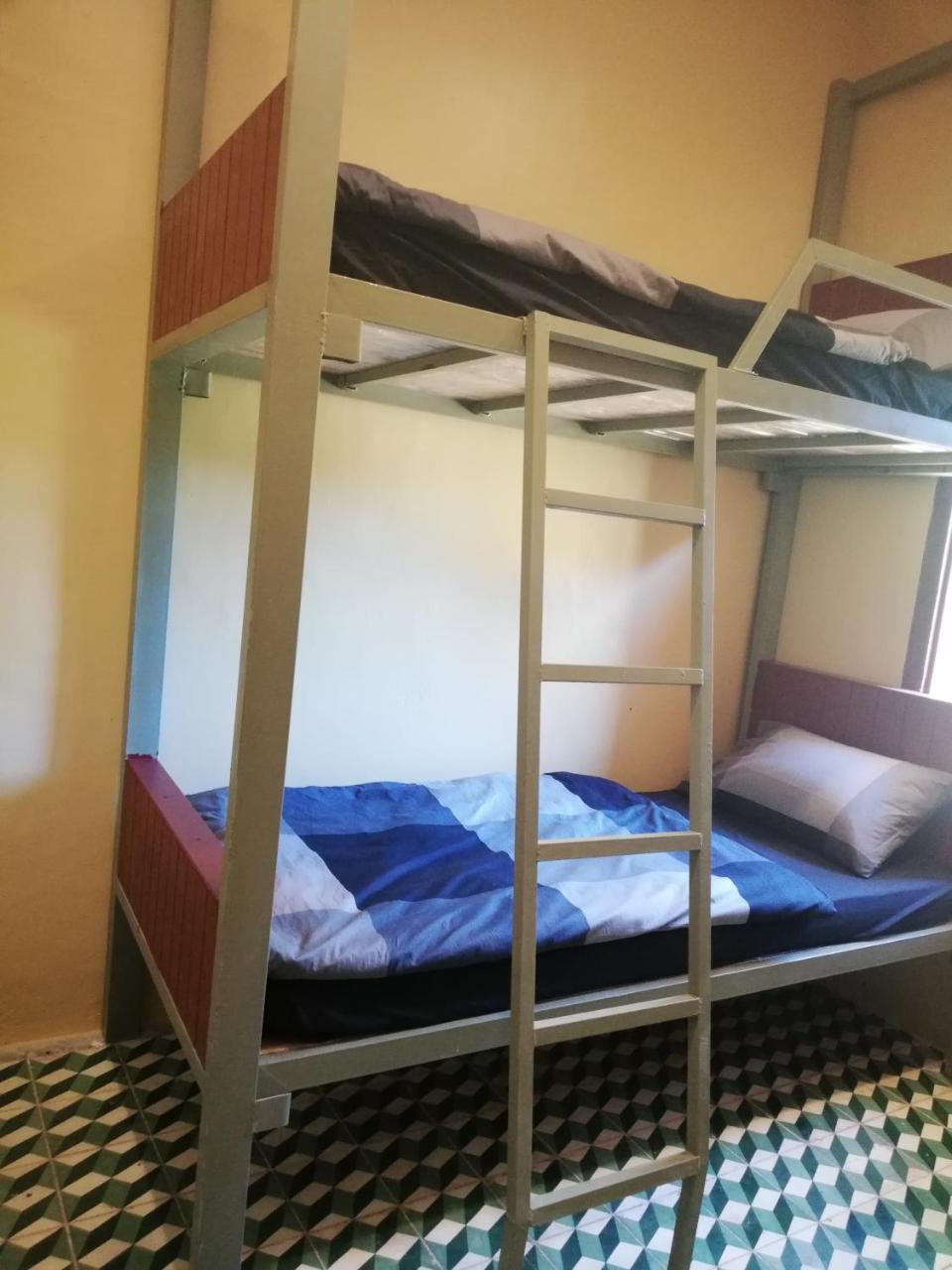 Bike&Bed Vandrarhem Thakhek Exteriör bild