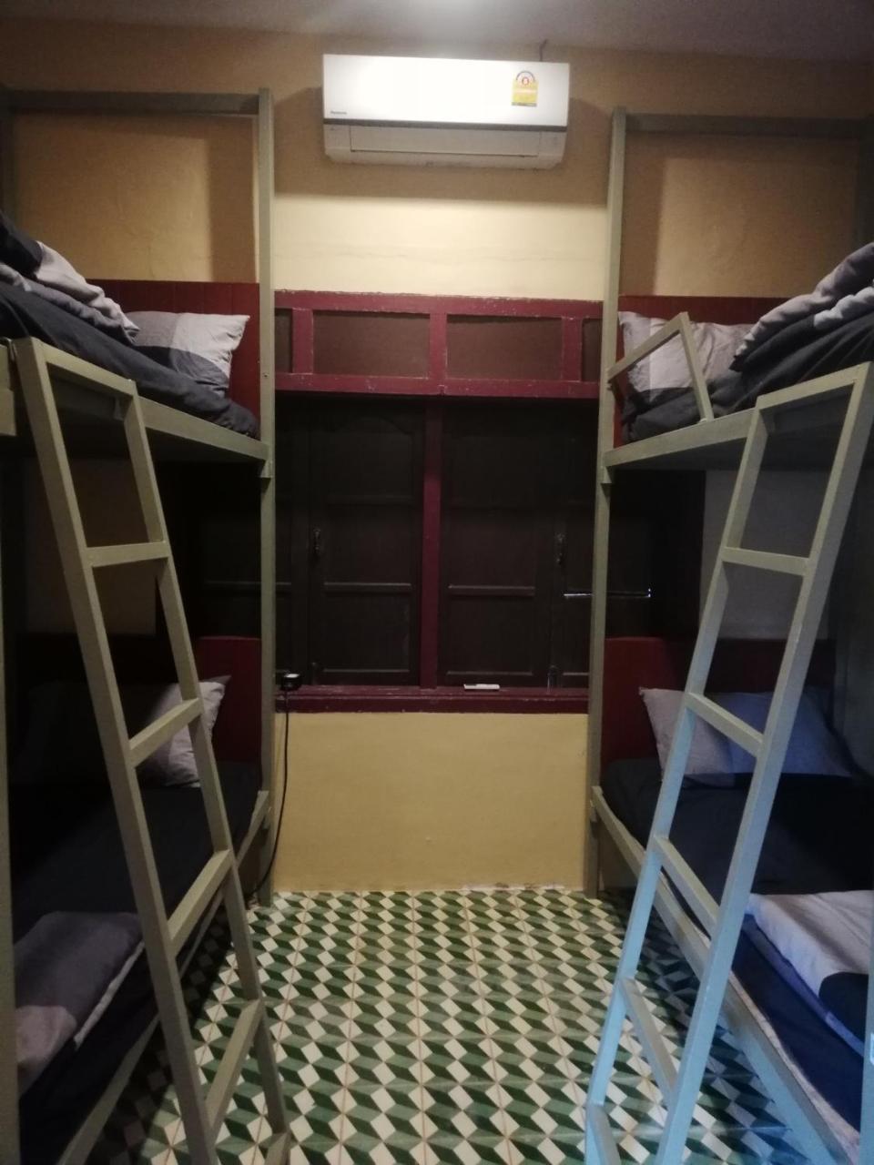 Bike&Bed Vandrarhem Thakhek Exteriör bild